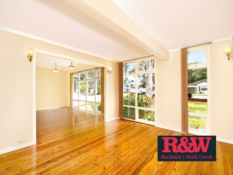 4 Seine Place, Miranda NSW 2228