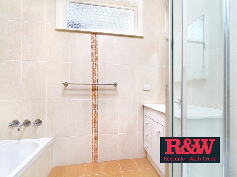 4 Seine Place, Miranda NSW 2228