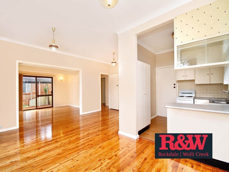 4 Seine Place, Miranda NSW 2228