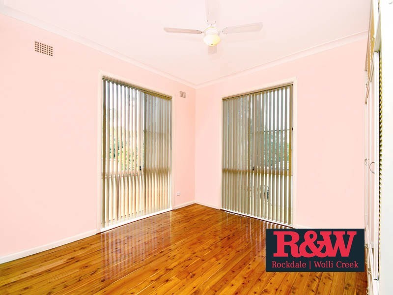 4 Seine Place, Miranda NSW 2228
