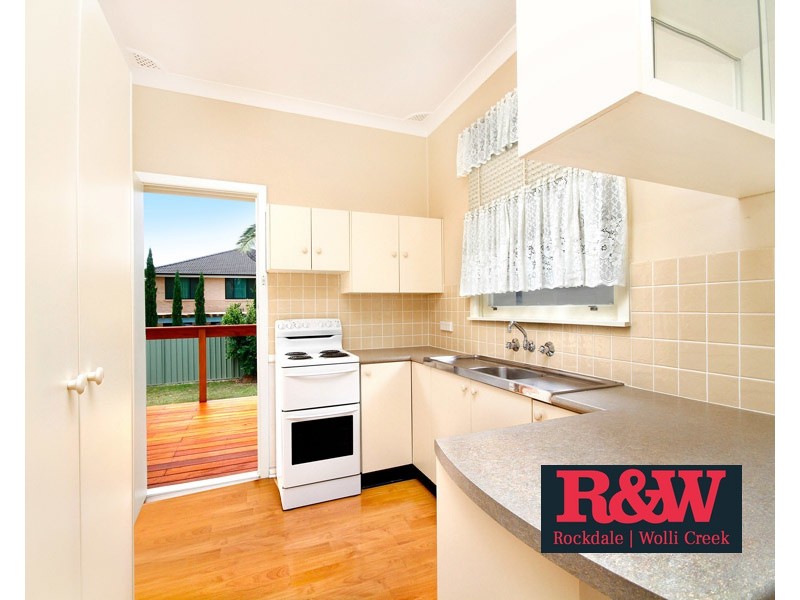 4 Seine Place, Miranda NSW 2228