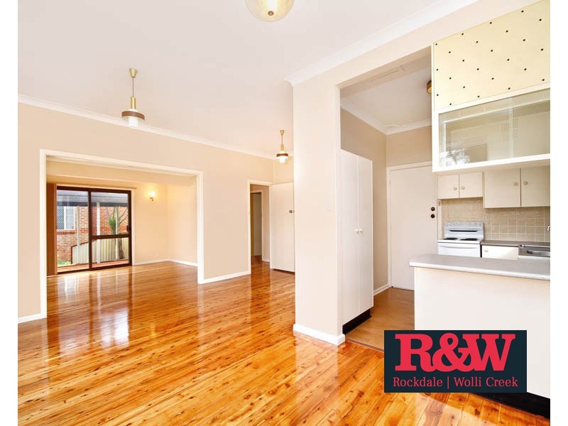 4 Seine Place, Miranda NSW 2228