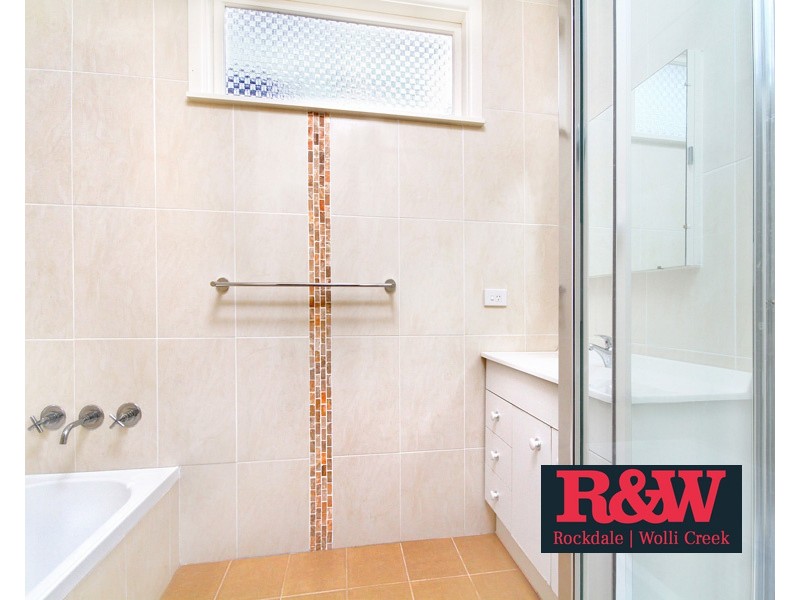 4 Seine Place, Miranda NSW 2228