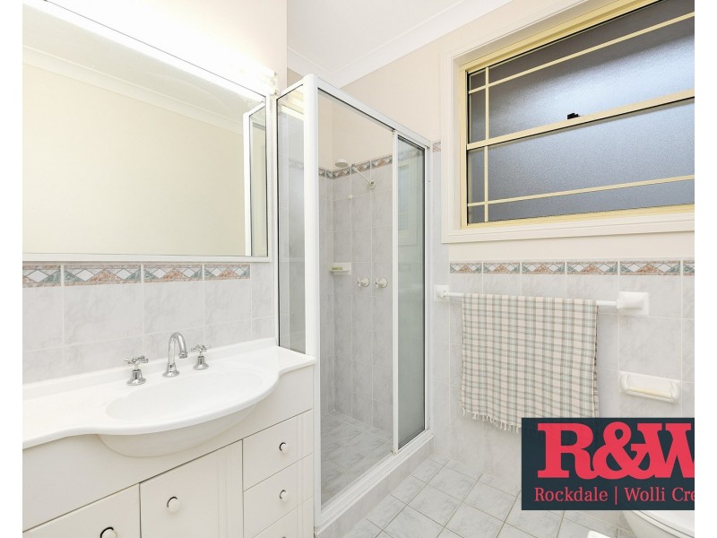 2/17 Gungah Bay Road, Oatley NSW 2223