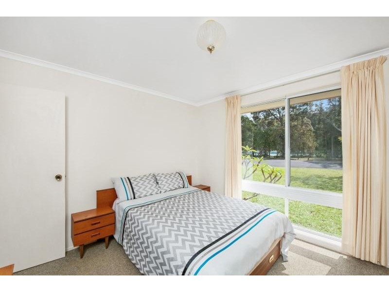 15 Ireland Street, Burrill Lake NSW 2539