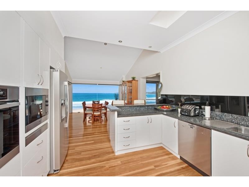 22 Beach Road, Mollymook NSW 2539