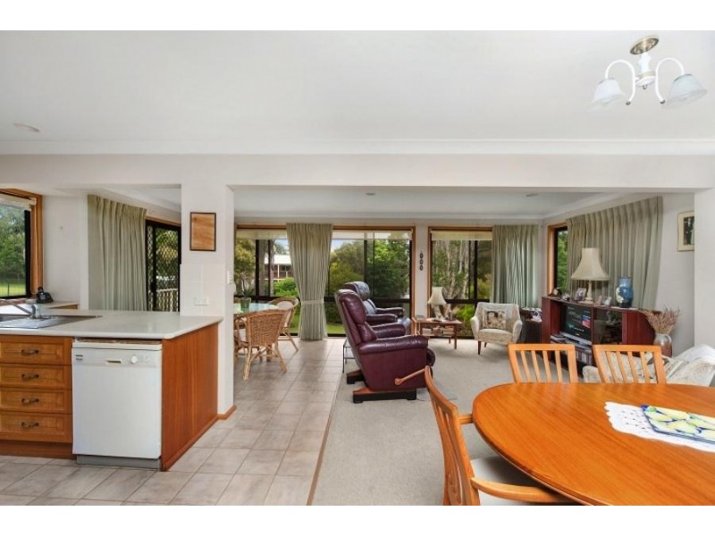 100 Carroll Avenue, Mollymook NSW 2539