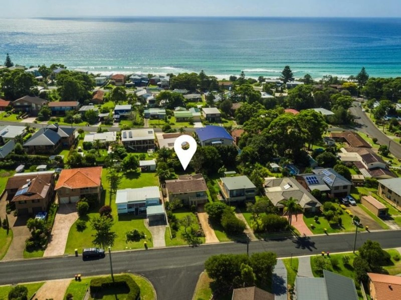 100 Carroll Avenue, Mollymook NSW 2539