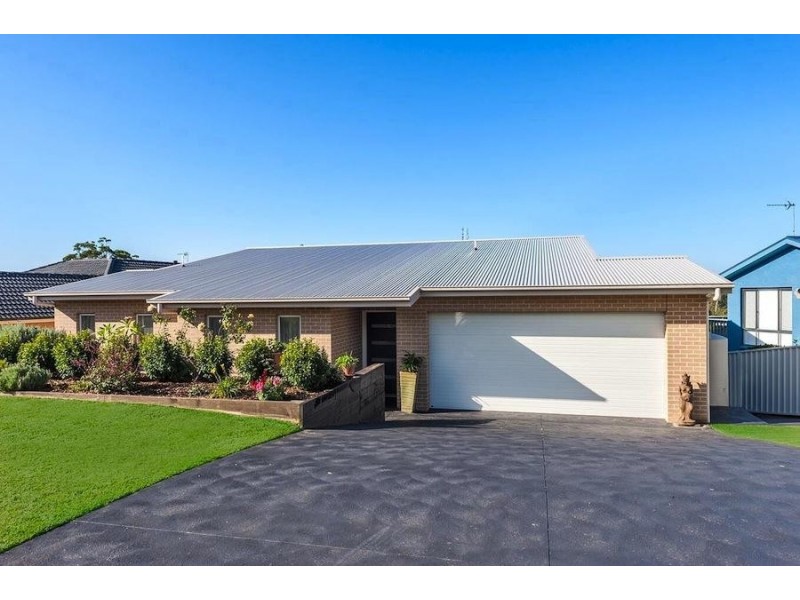 6 Seascape Close, Narrawallee NSW 2539