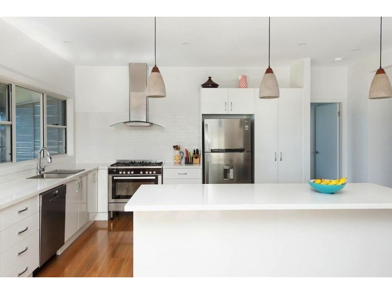 6 Seascape Close, Narrawallee NSW 2539