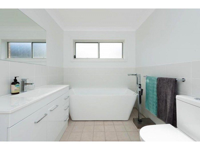 6 Seascape Close, Narrawallee NSW 2539