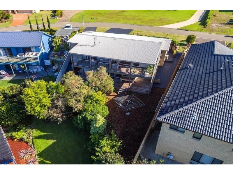 6 Seascape Close, Narrawallee NSW 2539