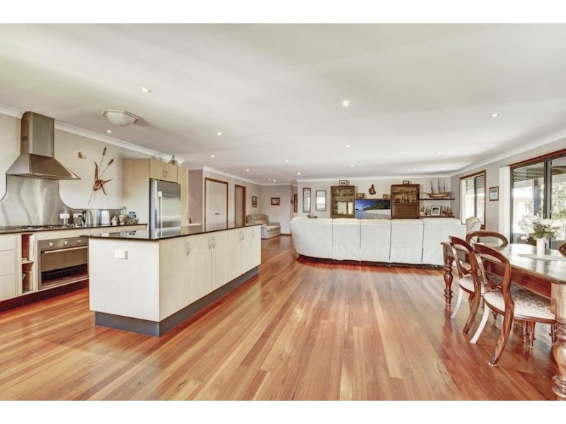 8 Waterview Close, Lake Conjola NSW 2539