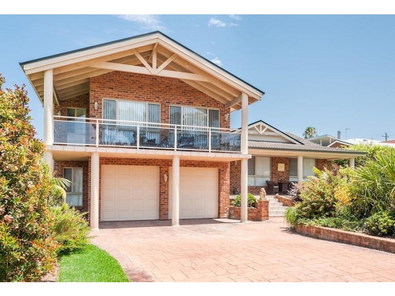 77 Carroll Avenue, Mollymook NSW 2539