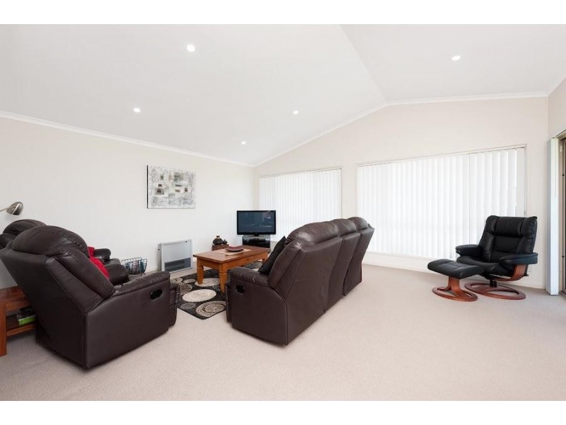 77 Carroll Avenue, Mollymook NSW 2539