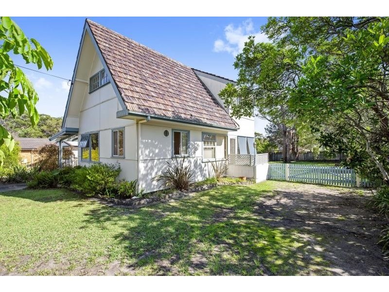 51 Buckland Street, Mollymook NSW 2539