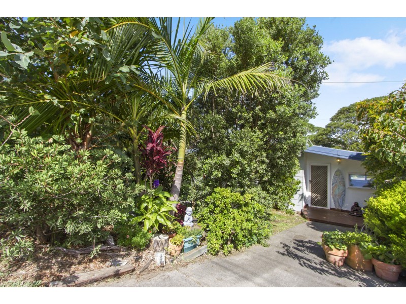 126 Canberra Crescent, Burrill Lake NSW 2539