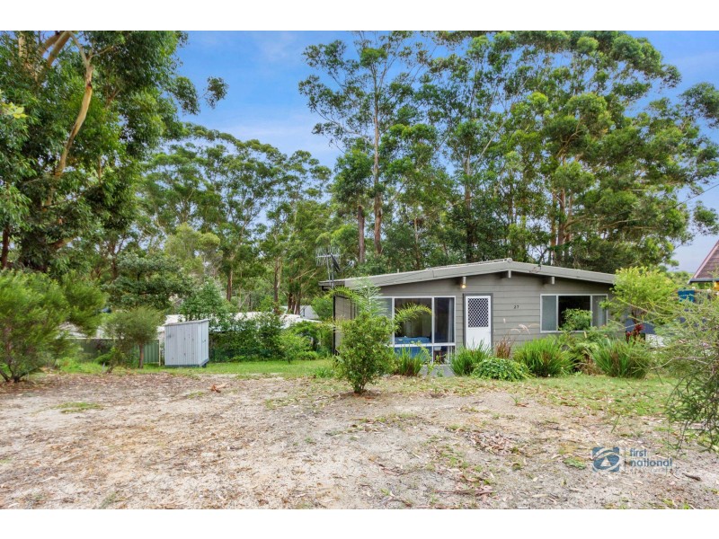 27 Ross Avenue, Narrawallee NSW 2539
