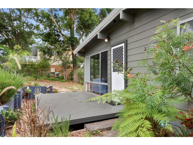 27 Ross Avenue, Narrawallee NSW 2539