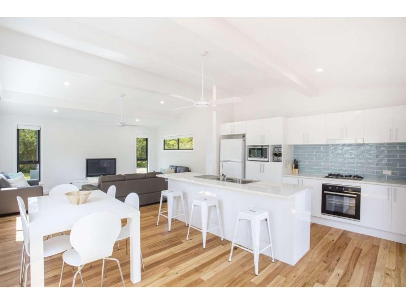 21A Oak Avenue, Lake Tabourie NSW 2539