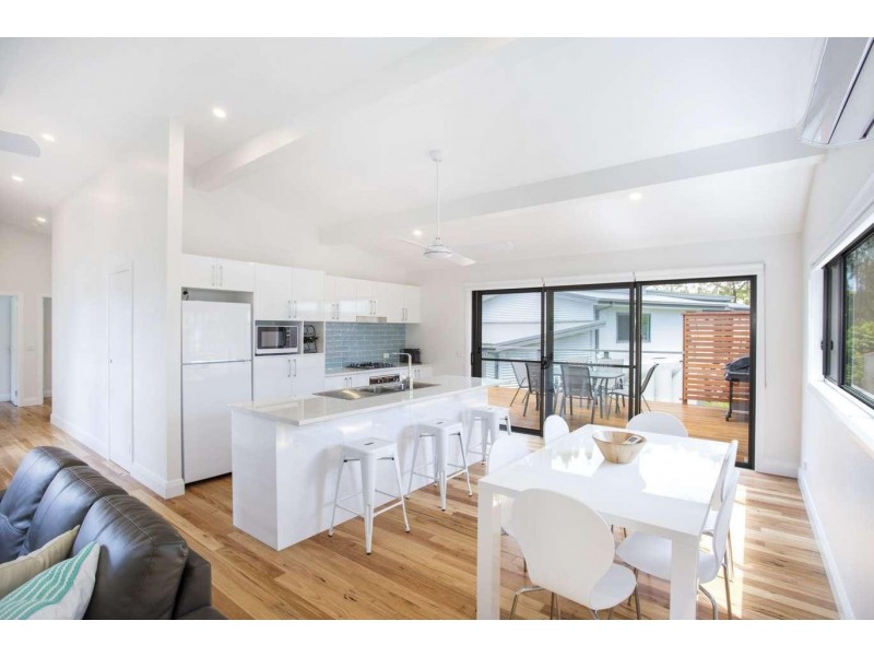 21A Oak Avenue, Lake Tabourie NSW 2539