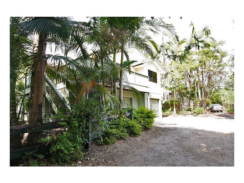 8 Blacksmiths Lane, Uki NSW 2484