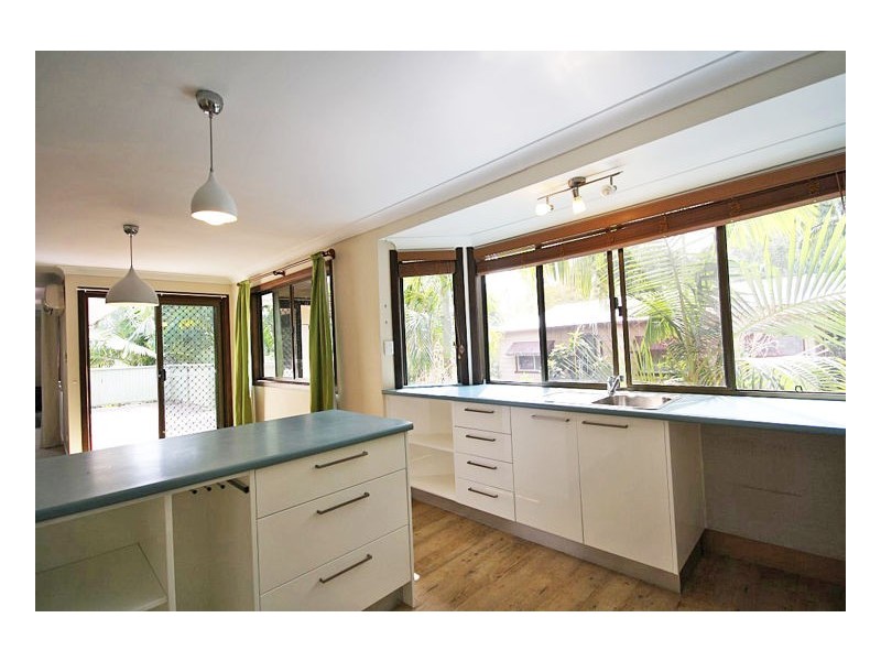 8 Blacksmiths Lane, Uki NSW 2484