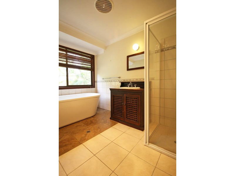 8 Blacksmiths Lane, Uki NSW 2484