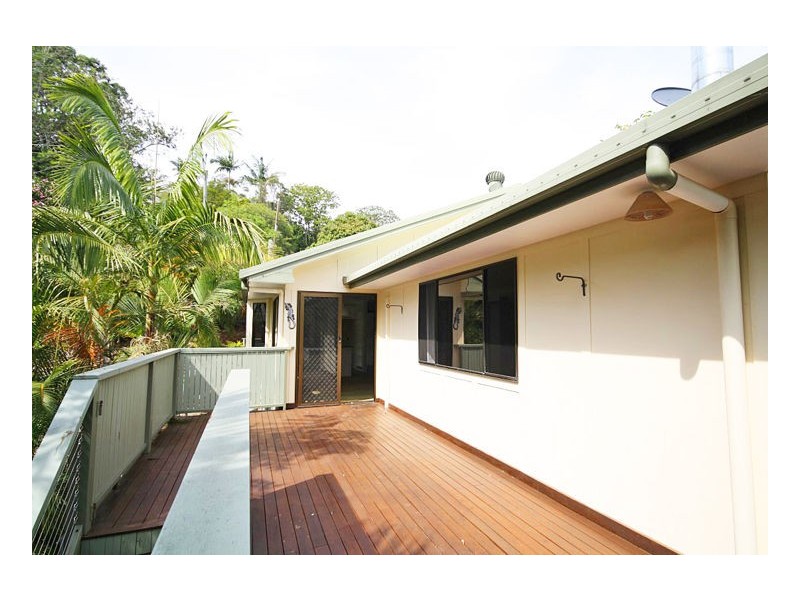 8 Blacksmiths Lane, Uki NSW 2484