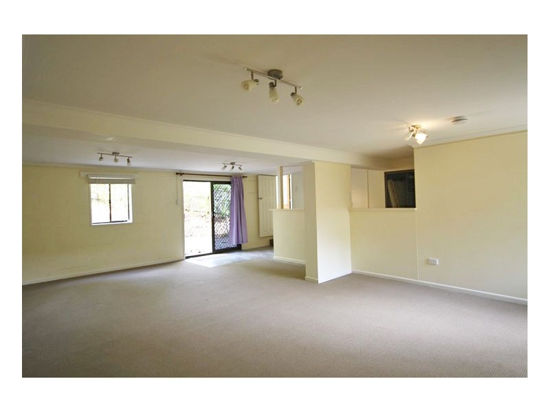 8 Blacksmiths Lane, Uki NSW 2484