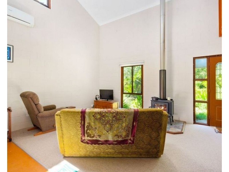 111 Braeside Drive, Uki NSW 2484