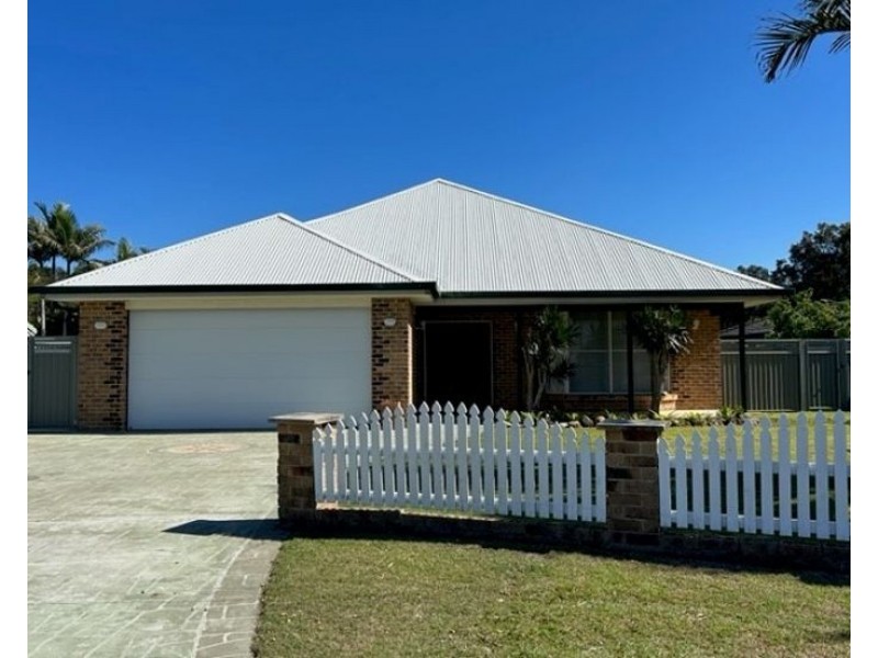 9 Andrew Avenue, Pottsville Beach NSW 2489