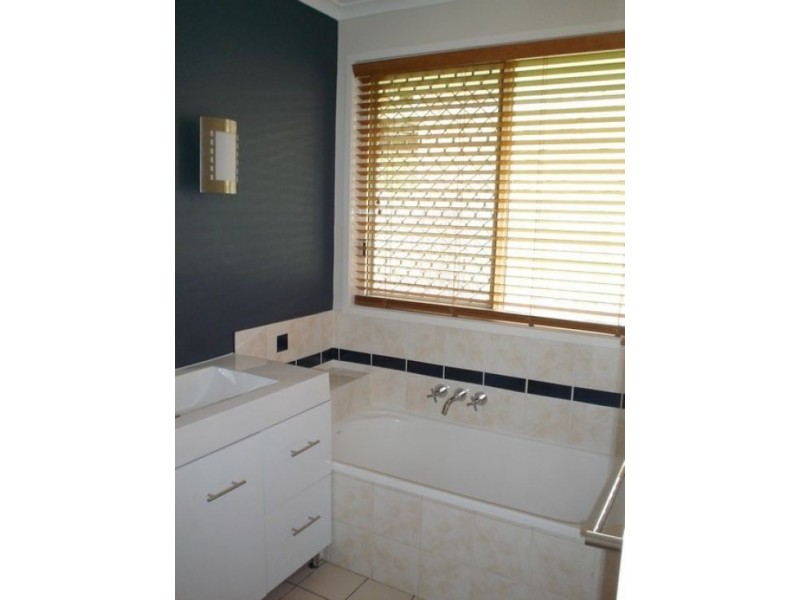 40 Scarlet Place, Forest Lake QLD 4078