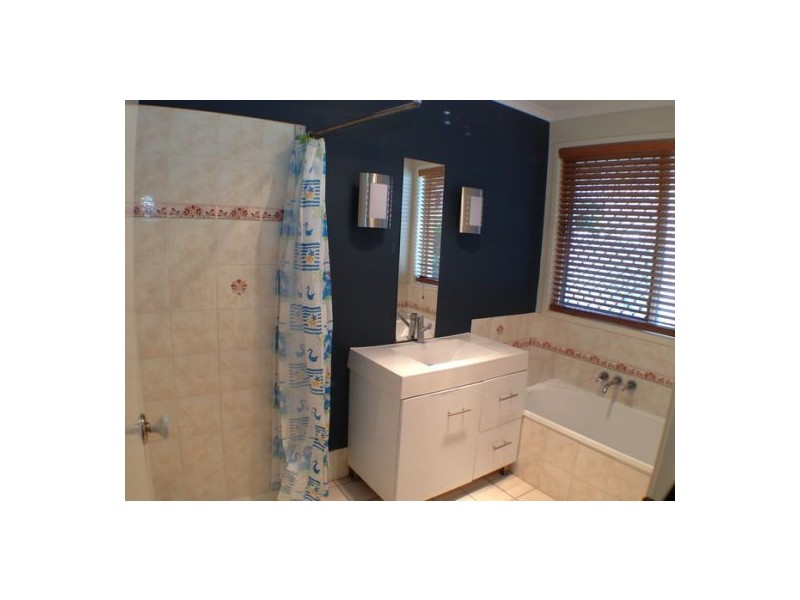 40 Scarlet Place, Forest Lake QLD 4078