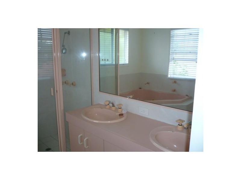 8 Baikal Place, Westlake QLD 4074