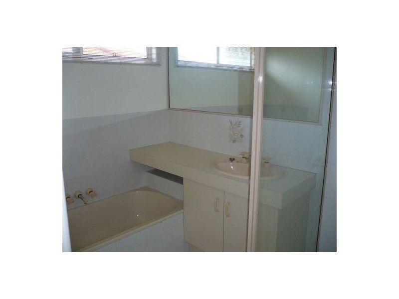 8 Baikal Place, Westlake QLD 4074