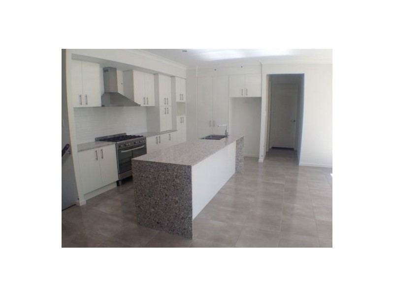 30 Dray Court, Riverhills QLD 4074