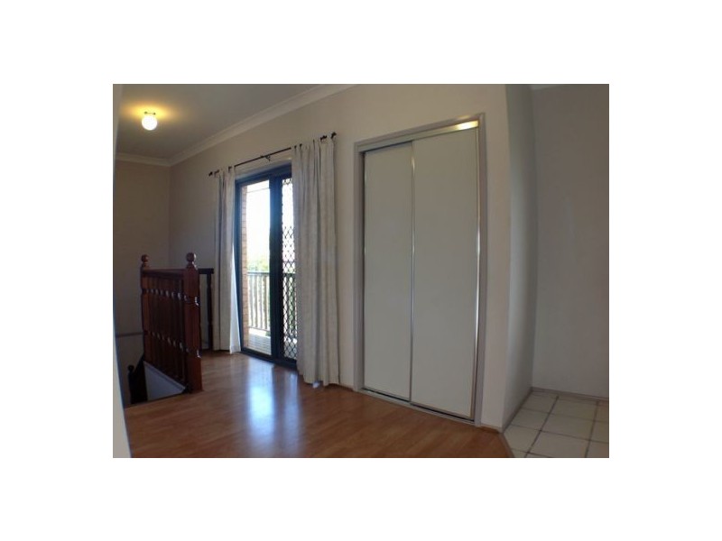 4 Selkirk Close, Oxley QLD 4075