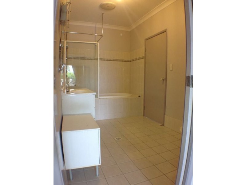 4 Selkirk Close, Oxley QLD 4075