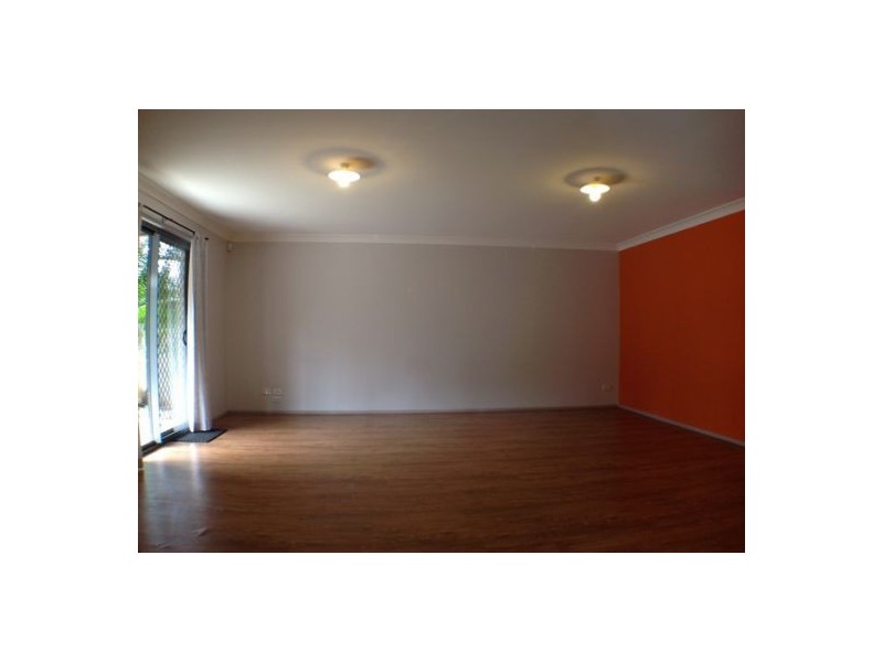 4 Selkirk Close, Oxley QLD 4075