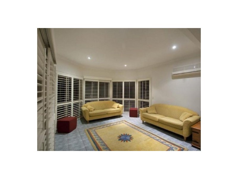 19 Bowles Street, Mount Ommaney QLD 4074