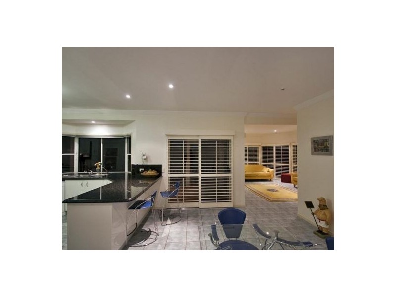 19 Bowles Street, Mount Ommaney QLD 4074