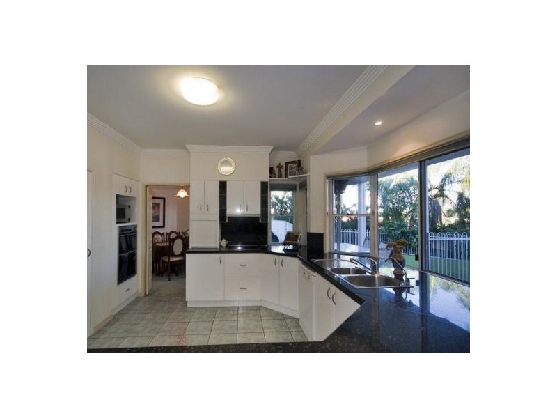 19 Bowles Street, Mount Ommaney QLD 4074