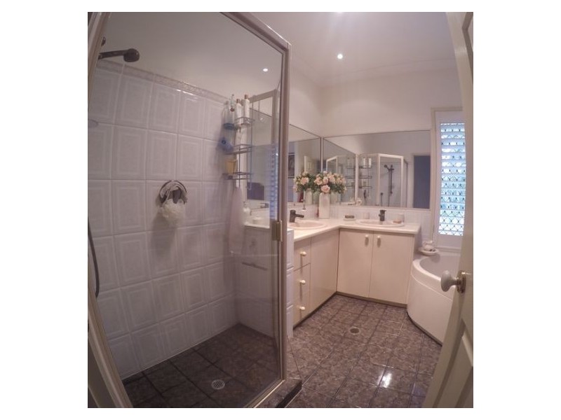 19 Bowles Street, Mount Ommaney QLD 4074