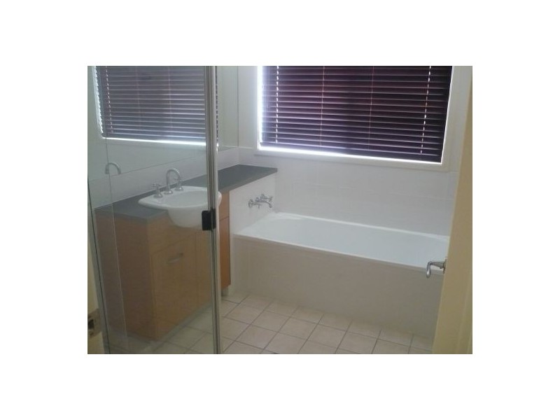 9 Central Avenue, Mount Ommaney QLD 4074