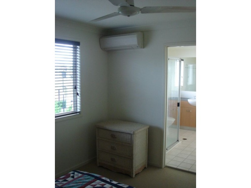 9 Central Avenue, Mount Ommaney QLD 4074