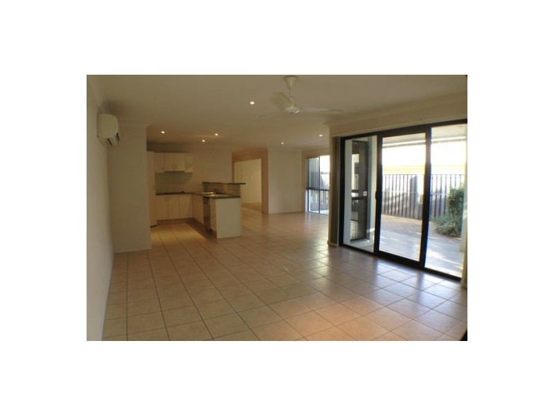 17 Jetty Walk, Forest Lake QLD 4078