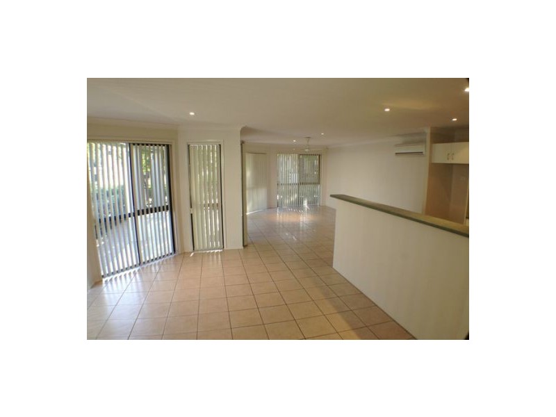17 Jetty Walk, Forest Lake QLD 4078
