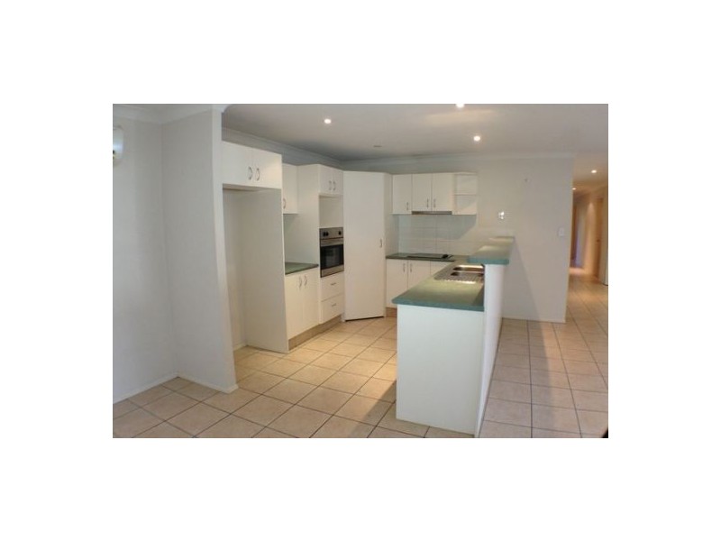 17 Jetty Walk, Forest Lake QLD 4078