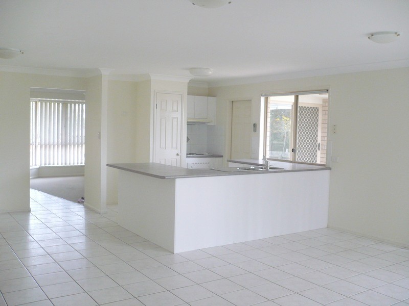 2 Glorious Way, Forest Lake QLD 4078
